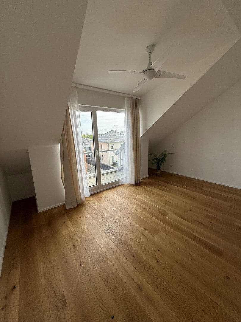 Prenájom domu 185 m², pozemek 260 m², An der Riedhohl 19, Bad Homburg vor der Höhe, Hesensko Prenájom domu 185 m², pozemek 260 m², An der Riedhohl 19, Bad Homburg vor der Höhe, Hesensko