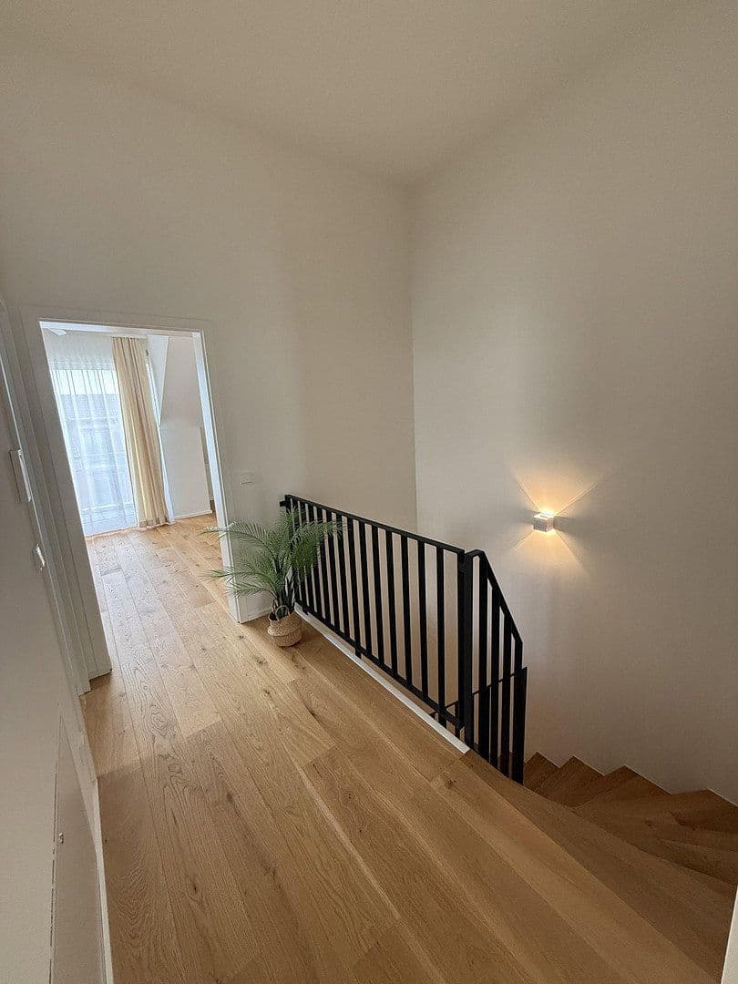 Prenájom domu 185 m², pozemek 260 m², An der Riedhohl 19, Bad Homburg vor der Höhe, Hesensko Prenájom domu 185 m², pozemek 260 m², An der Riedhohl 19, Bad Homburg vor der Höhe, Hesensko