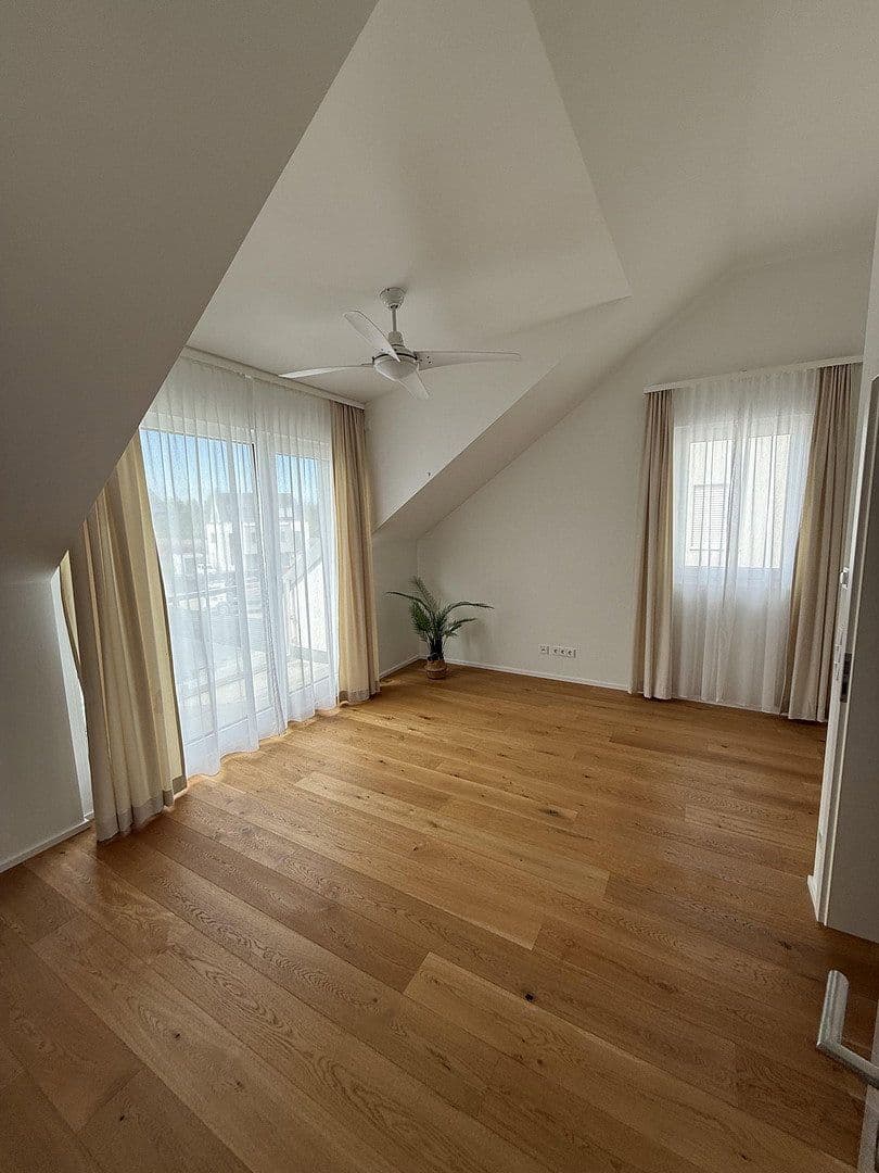 Prenájom domu 185 m², pozemek 260 m², An der Riedhohl 19, Bad Homburg vor der Höhe, Hesensko Prenájom domu 185 m², pozemek 260 m², An der Riedhohl 19, Bad Homburg vor der Höhe, Hesensko