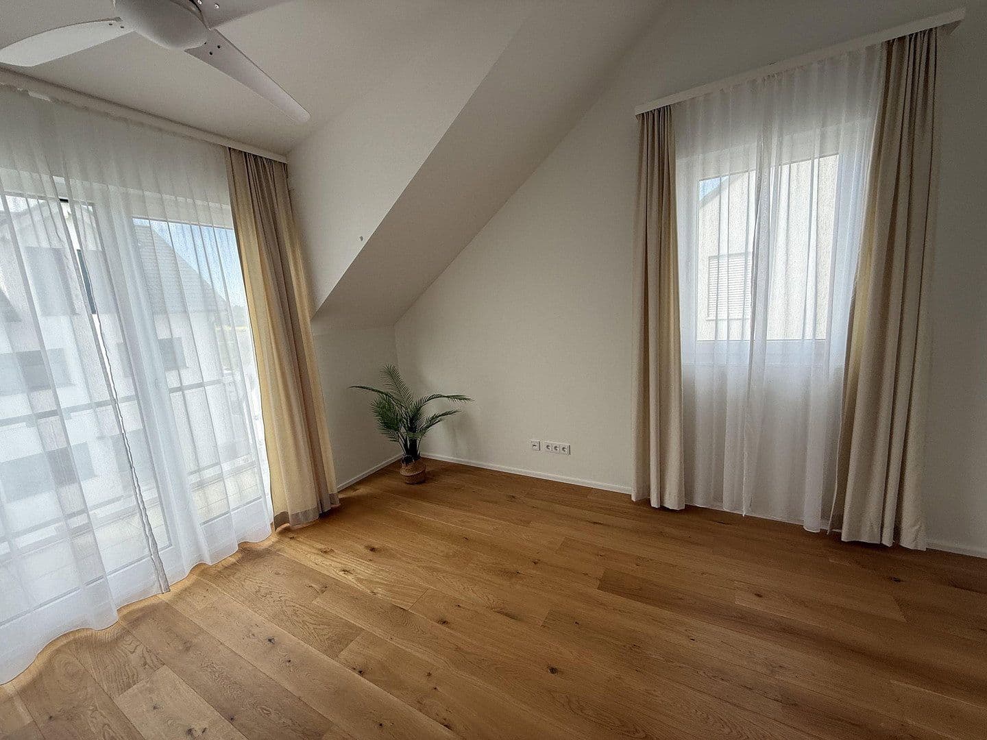 Prenájom domu 185 m², pozemek 260 m², An der Riedhohl 19, Bad Homburg vor der Höhe, Hesensko Prenájom domu 185 m², pozemek 260 m², An der Riedhohl 19, Bad Homburg vor der Höhe, Hesensko