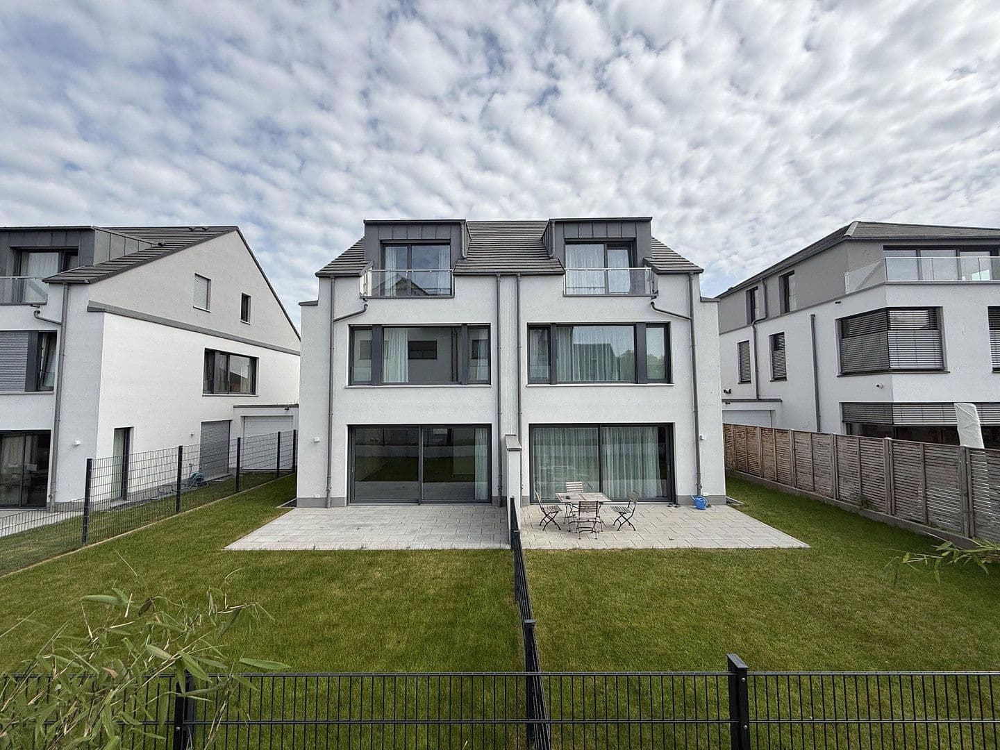 Prenájom domu 185 m², pozemek 260 m², An der Riedhohl 19, Bad Homburg vor der Höhe, Hesensko Prenájom domu 185 m², pozemek 260 m², An der Riedhohl 19, Bad Homburg vor der Höhe, Hesensko