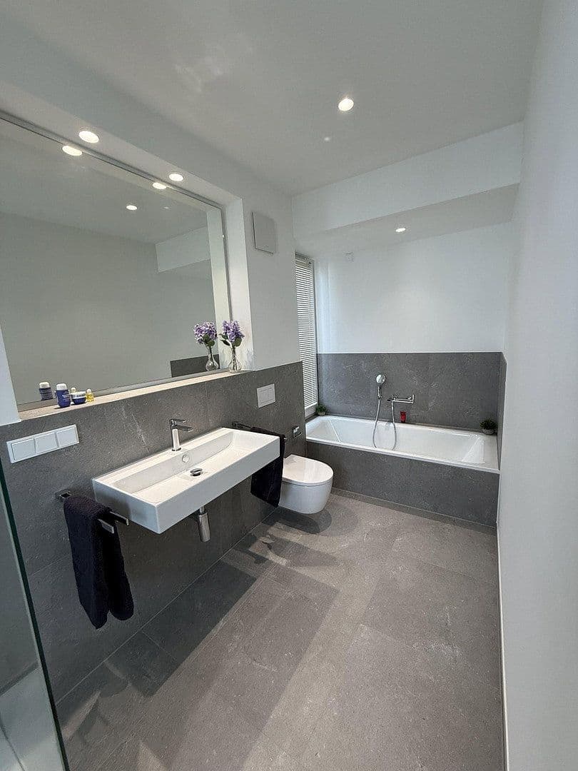 Prenájom domu 185 m², pozemek 260 m², An der Riedhohl 19, Bad Homburg vor der Höhe, Hesensko Prenájom domu 185 m², pozemek 260 m², An der Riedhohl 19, Bad Homburg vor der Höhe, Hesensko