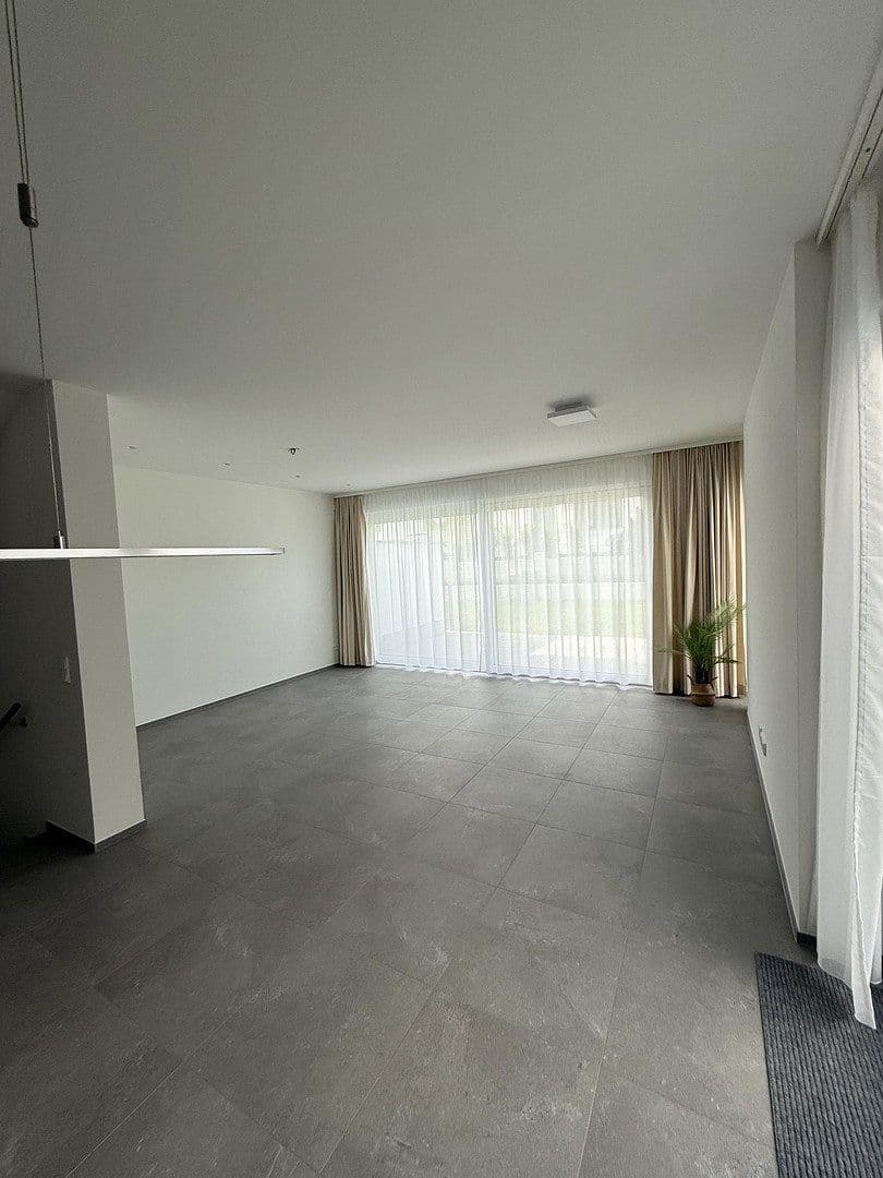 Prenájom domu 185 m², pozemek 260 m², An der Riedhohl 19, Bad Homburg vor der Höhe, Hesensko Prenájom domu 185 m², pozemek 260 m², An der Riedhohl 19, Bad Homburg vor der Höhe, Hesensko