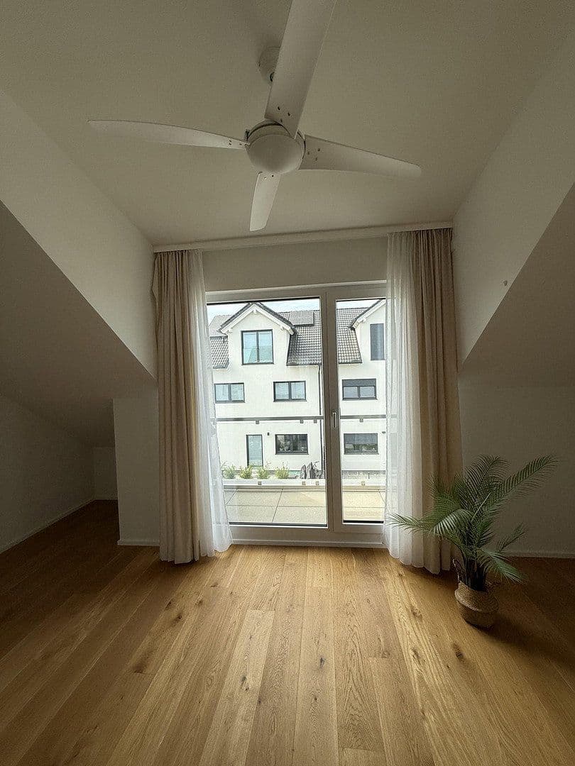 Prenájom domu 185 m², pozemek 260 m², An der Riedhohl 19, Bad Homburg vor der Höhe, Hesensko Prenájom domu 185 m², pozemek 260 m², An der Riedhohl 19, Bad Homburg vor der Höhe, Hesensko