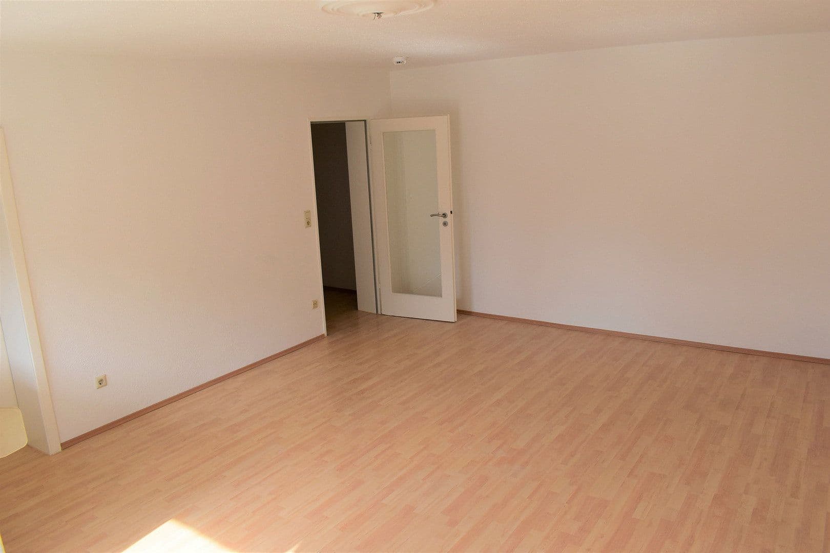 Prenájom bytu 1-izbový 40 m², Schiersteiner Straße, Wiesbaden, Hesensko Prenájom bytu 1-izbový 40 m², Schiersteiner Straße, Wiesbaden, Hesensko