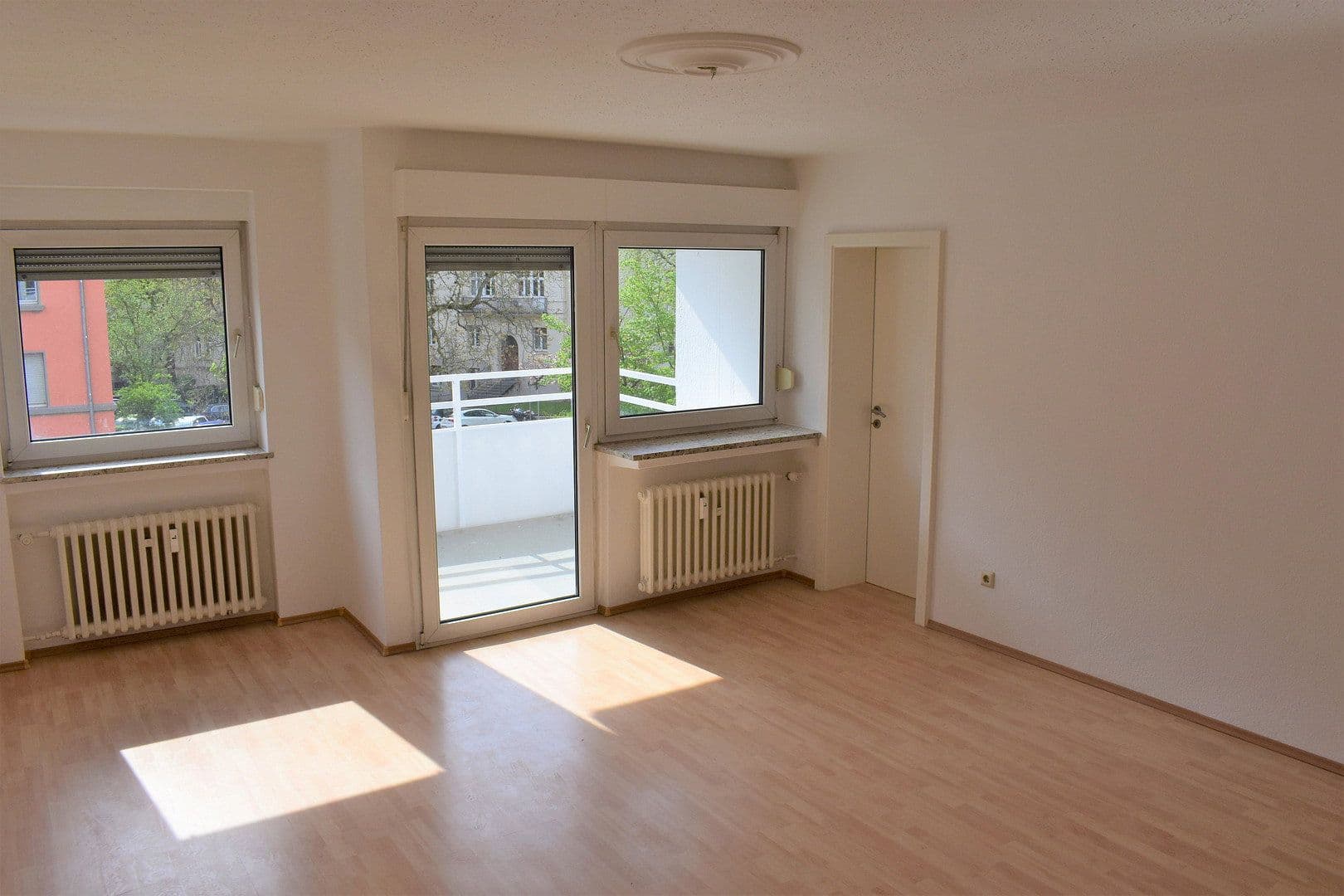Prenájom bytu 1-izbový 40 m², Schiersteiner Straße, Wiesbaden, Hesensko Prenájom bytu 1-izbový 40 m², Schiersteiner Straße, Wiesbaden, Hesensko