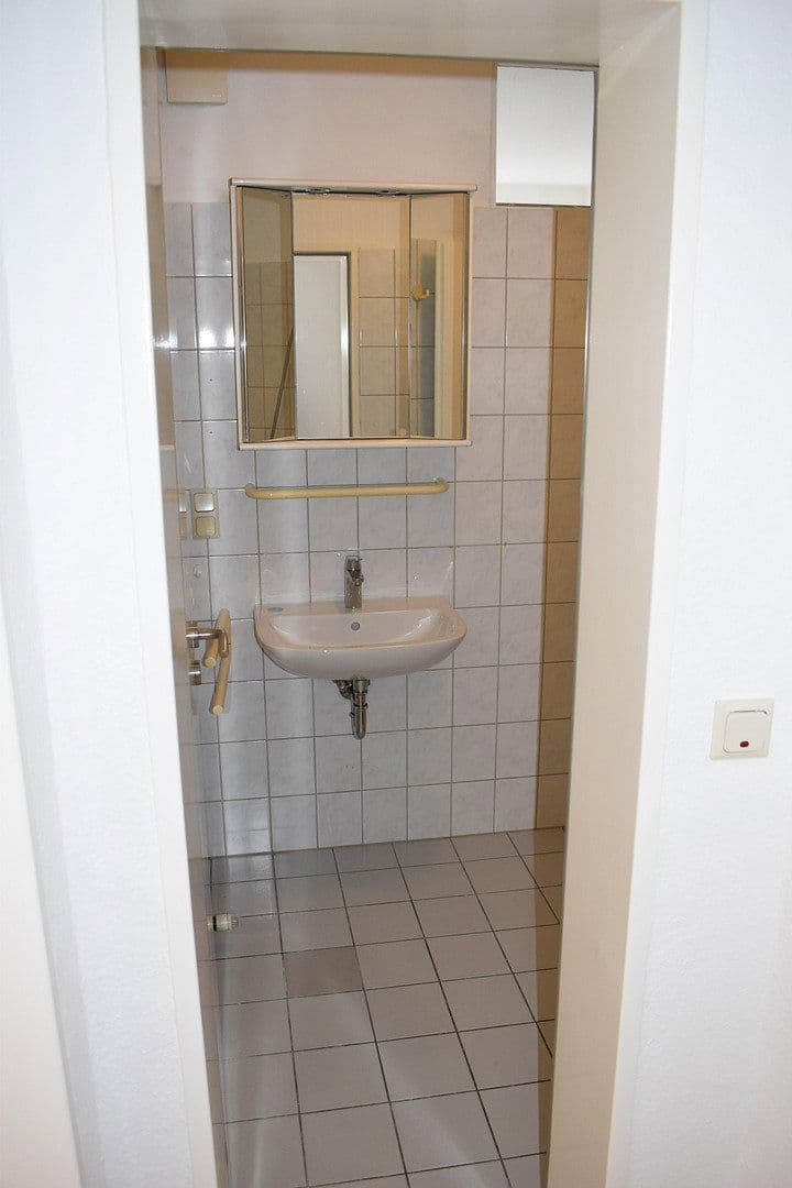 Prenájom bytu 1-izbový 40 m², Schiersteiner Straße, Wiesbaden, Hesensko Prenájom bytu 1-izbový 40 m², Schiersteiner Straße, Wiesbaden, Hesensko