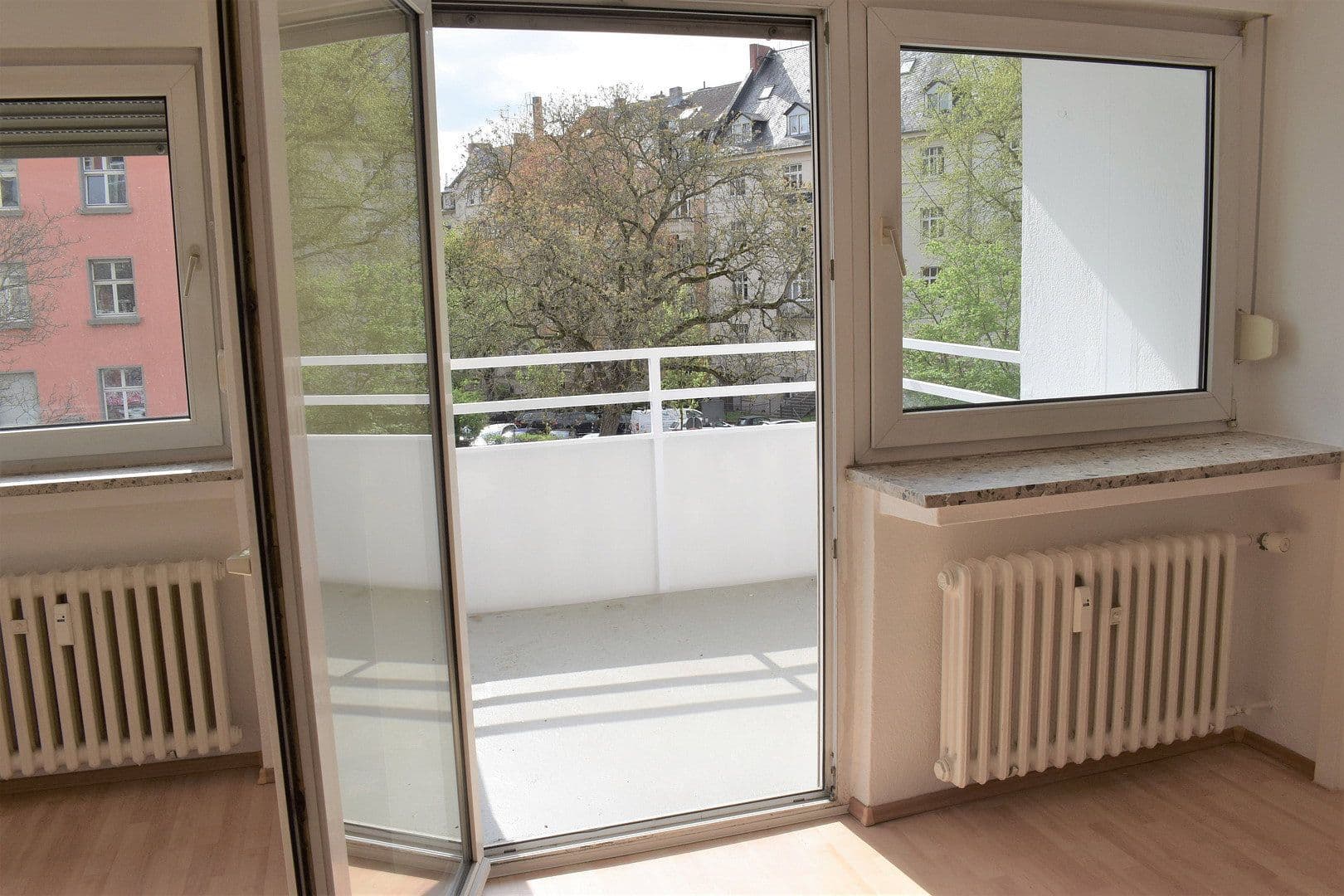 Prenájom bytu 1-izbový 40 m², Schiersteiner Straße, Wiesbaden, Hesensko Prenájom bytu 1-izbový 40 m², Schiersteiner Straße, Wiesbaden, Hesensko
