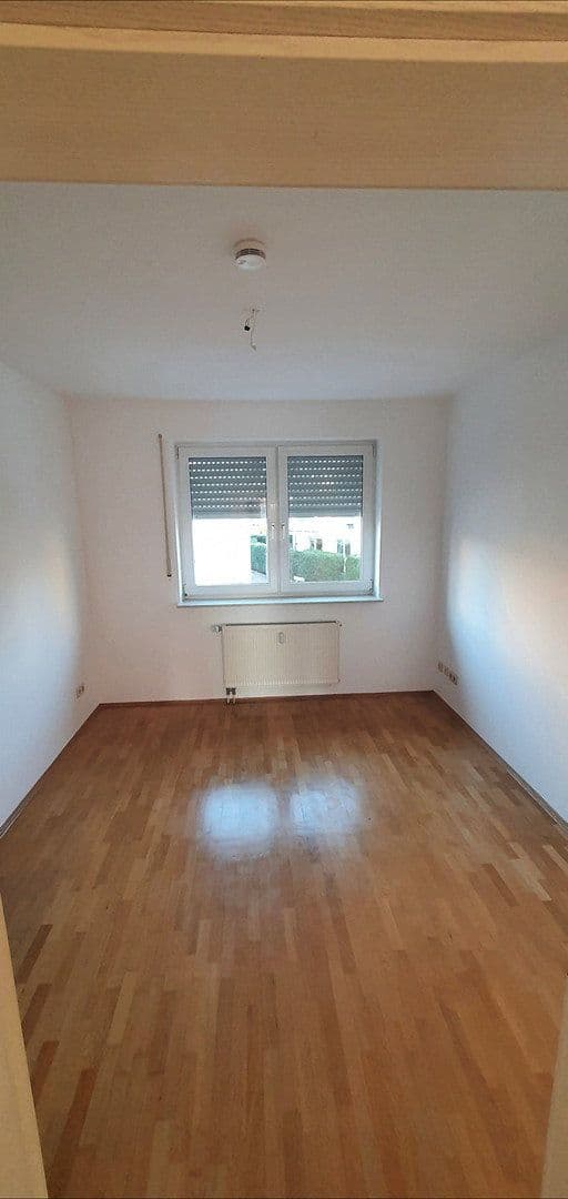 Prenájom bytu 3-izbový 90 m², Kelkheim (Taunus), Hesensko Prenájom bytu 3-izbový 90 m², Kelkheim (Taunus), Hesensko