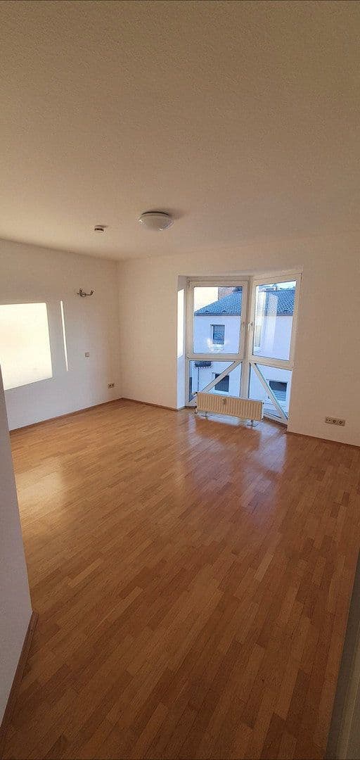 Prenájom bytu 3-izbový 90 m², Kelkheim (Taunus), Hesensko Prenájom bytu 3-izbový 90 m², Kelkheim (Taunus), Hesensko