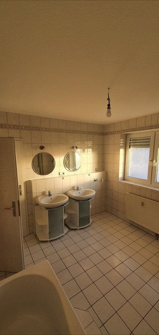 Prenájom bytu 3-izbový 90 m², Kelkheim (Taunus), Hesensko Prenájom bytu 3-izbový 90 m², Kelkheim (Taunus), Hesensko