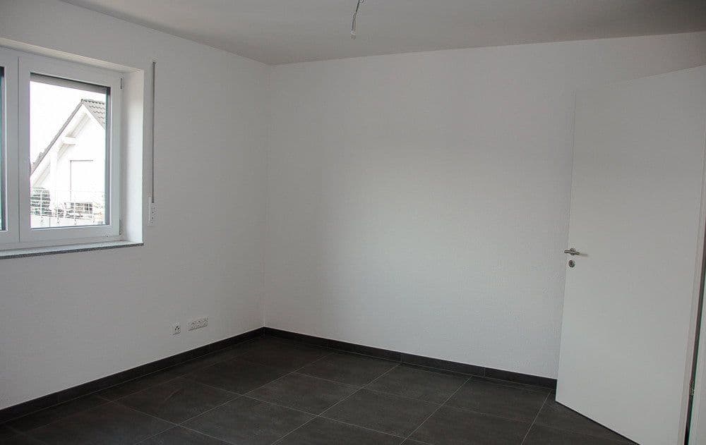 Prenájom bytu 5-izbový 170 m², Niederkassel, Severné Porýnie - Westfálsko Prenájom bytu 5-izbový 170 m², Niederkassel, Severné Porýnie - Westfálsko