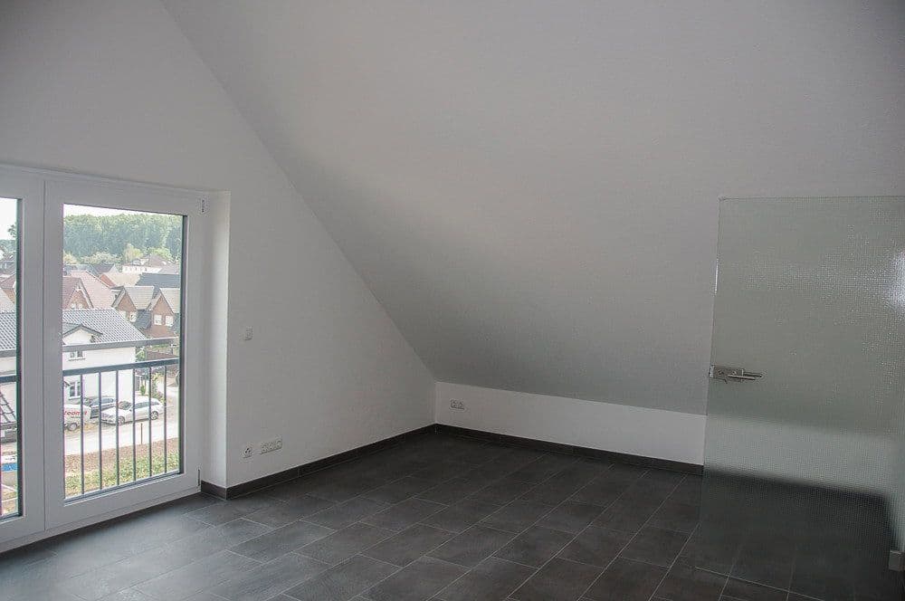 Prenájom bytu 5-izbový 170 m², Niederkassel, Severné Porýnie - Westfálsko Prenájom bytu 5-izbový 170 m², Niederkassel, Severné Porýnie - Westfálsko