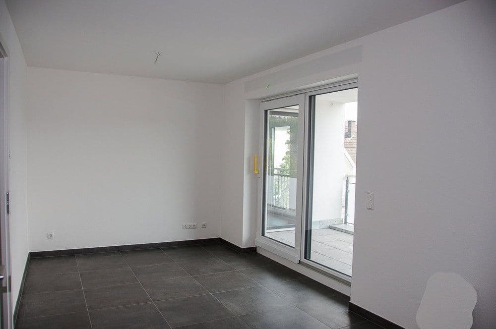 Prenájom bytu 5-izbový 170 m², Niederkassel, Severné Porýnie - Westfálsko Prenájom bytu 5-izbový 170 m², Niederkassel, Severné Porýnie - Westfálsko