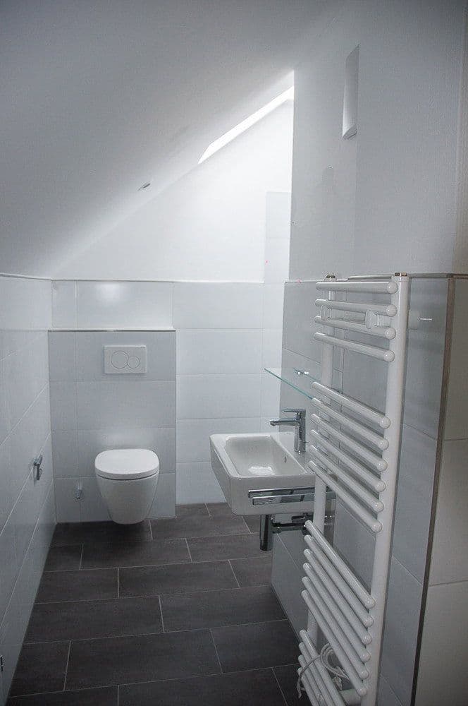 Prenájom bytu 5-izbový 170 m², Niederkassel, Severné Porýnie - Westfálsko Prenájom bytu 5-izbový 170 m², Niederkassel, Severné Porýnie - Westfálsko
