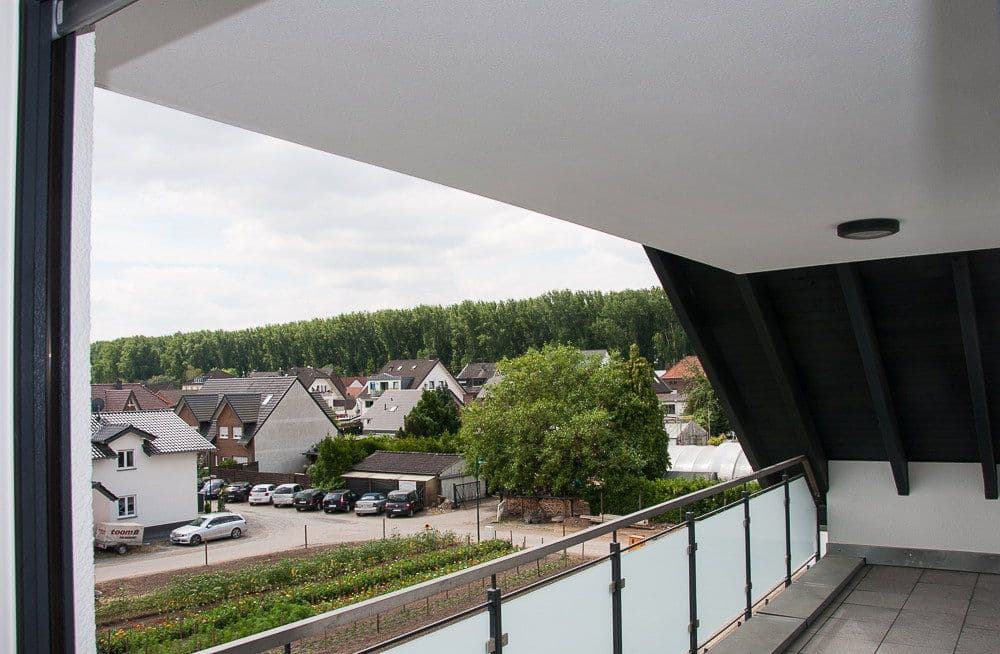 Prenájom bytu 5-izbový 170 m², Niederkassel, Severné Porýnie - Westfálsko Prenájom bytu 5-izbový 170 m², Niederkassel, Severné Porýnie - Westfálsko