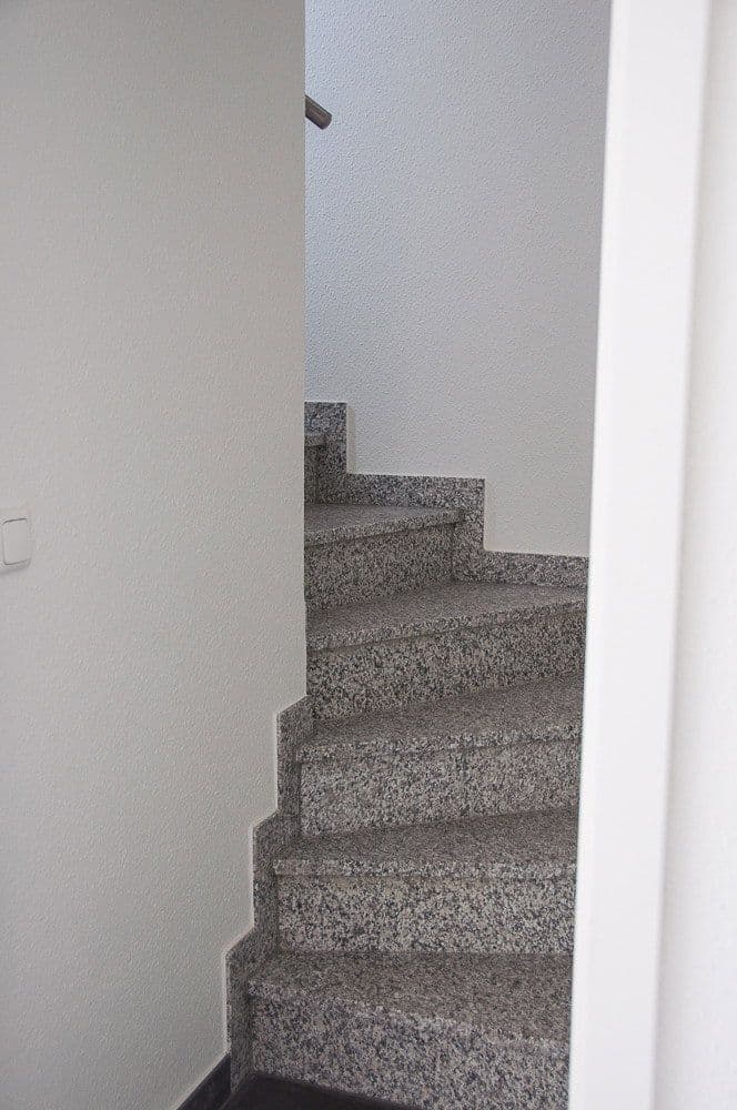 Prenájom bytu 5-izbový 170 m², Niederkassel, Severné Porýnie - Westfálsko Prenájom bytu 5-izbový 170 m², Niederkassel, Severné Porýnie - Westfálsko