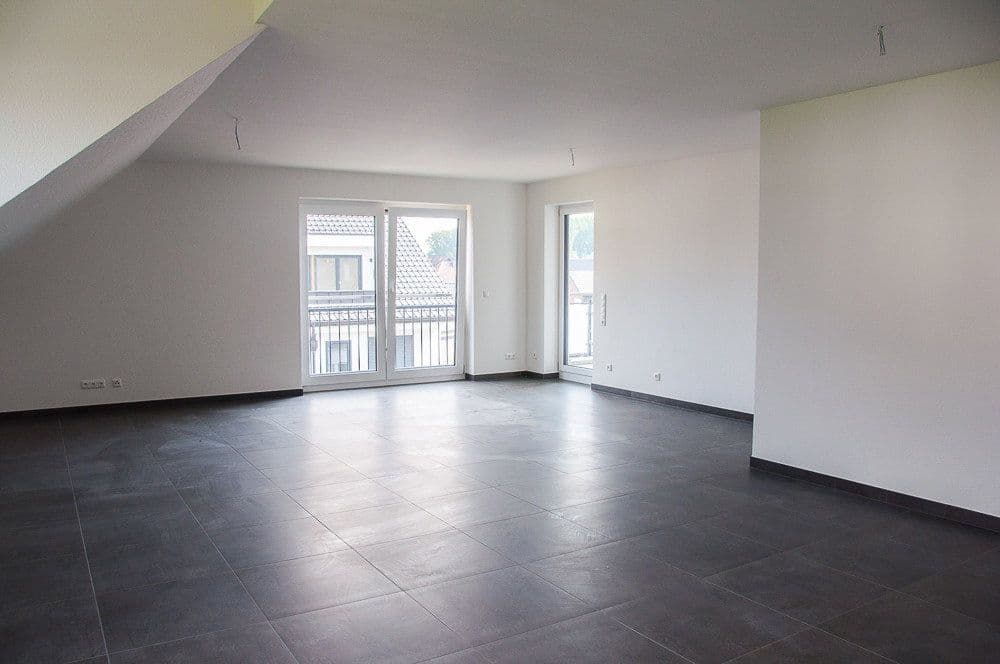 Prenájom bytu 5-izbový 170 m², Niederkassel, Severné Porýnie - Westfálsko Prenájom bytu 5-izbový 170 m², Niederkassel, Severné Porýnie - Westfálsko