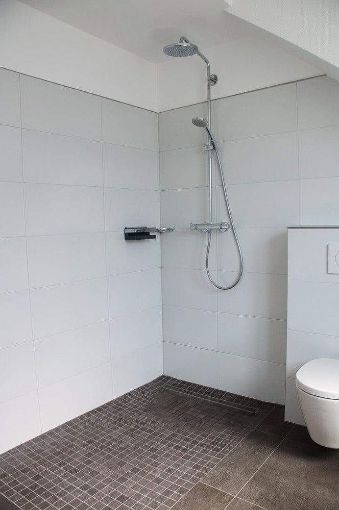 Prenájom bytu 5-izbový 170 m², Niederkassel, Severné Porýnie - Westfálsko Prenájom bytu 5-izbový 170 m², Niederkassel, Severné Porýnie - Westfálsko