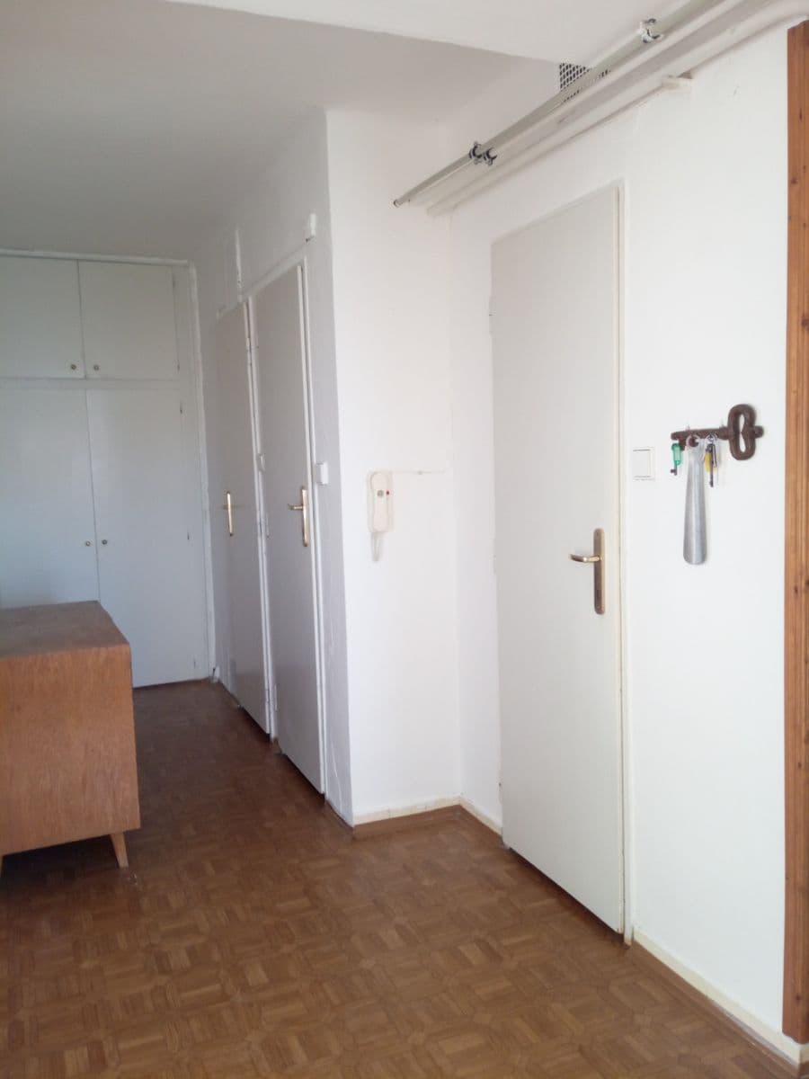 Prenájom bytu 2-izbový 60 m², Tovární, Jindřichův Hradec, Jihočeský kraj Prenájom bytu 2-izbový 60 m², Tovární, Jindřichův Hradec, Jihočeský kraj