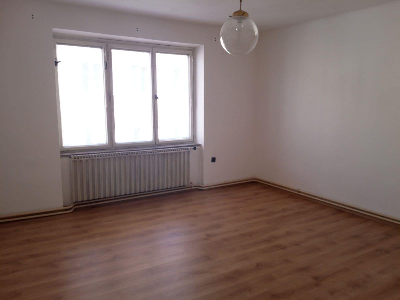 Prenájom bytu 2-izbový 60 m², Tovární, Jindřichův Hradec, Jihočeský kraj Prenájom bytu 2-izbový 60 m², Tovární, Jindřichův Hradec, Jihočeský kraj