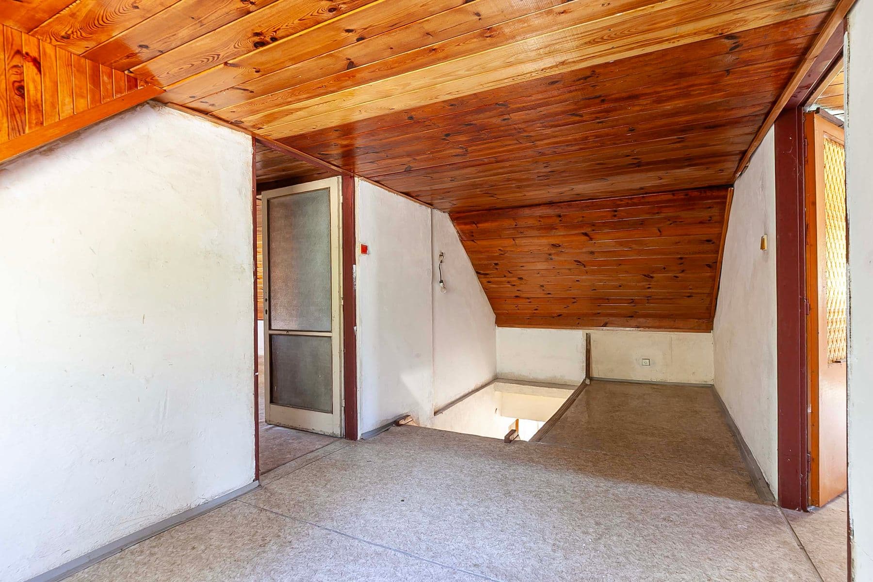 Predaj rekreačného objektu 130 m², pozemek 2.003 m², Skvrňov, Středočeský kraj Predaj rekreačného objektu 130 m², pozemek 2.003 m², Skvrňov, Středočeský kraj