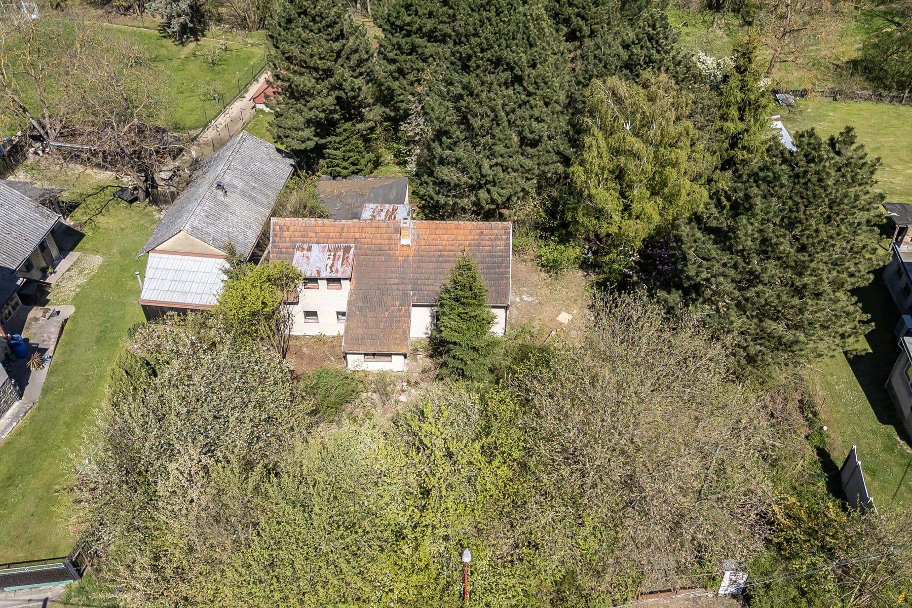 Predaj rekreačného objektu 130 m², pozemek 2.003 m², Skvrňov, Středočeský kraj Predaj rekreačného objektu 130 m², pozemek 2.003 m², Skvrňov, Středočeský kraj