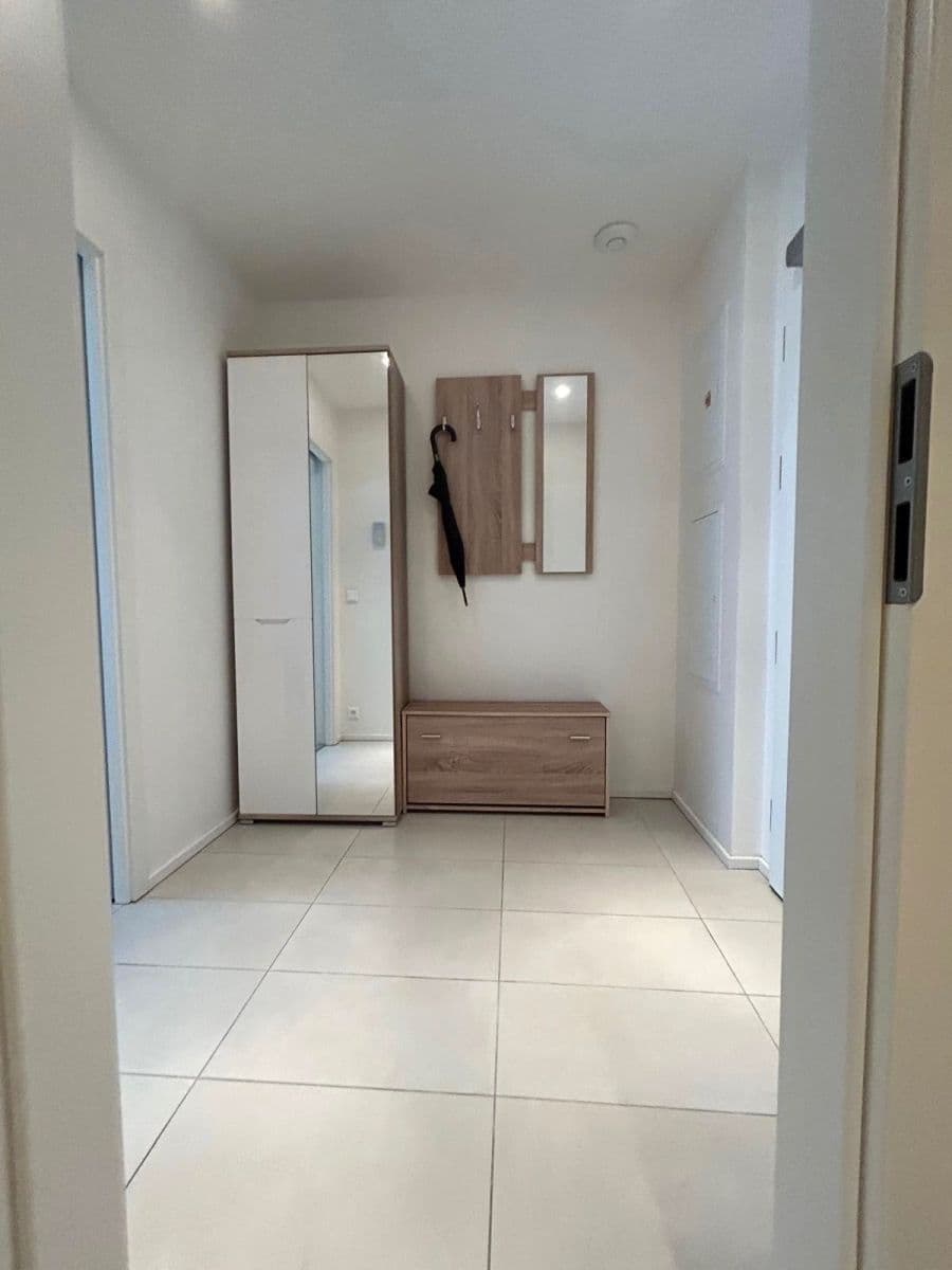 Prenájom bytu 1-izbový 39 m², Altajská, Praha, Praha Prenájom bytu 1-izbový 39 m², Altajská, Praha, Praha