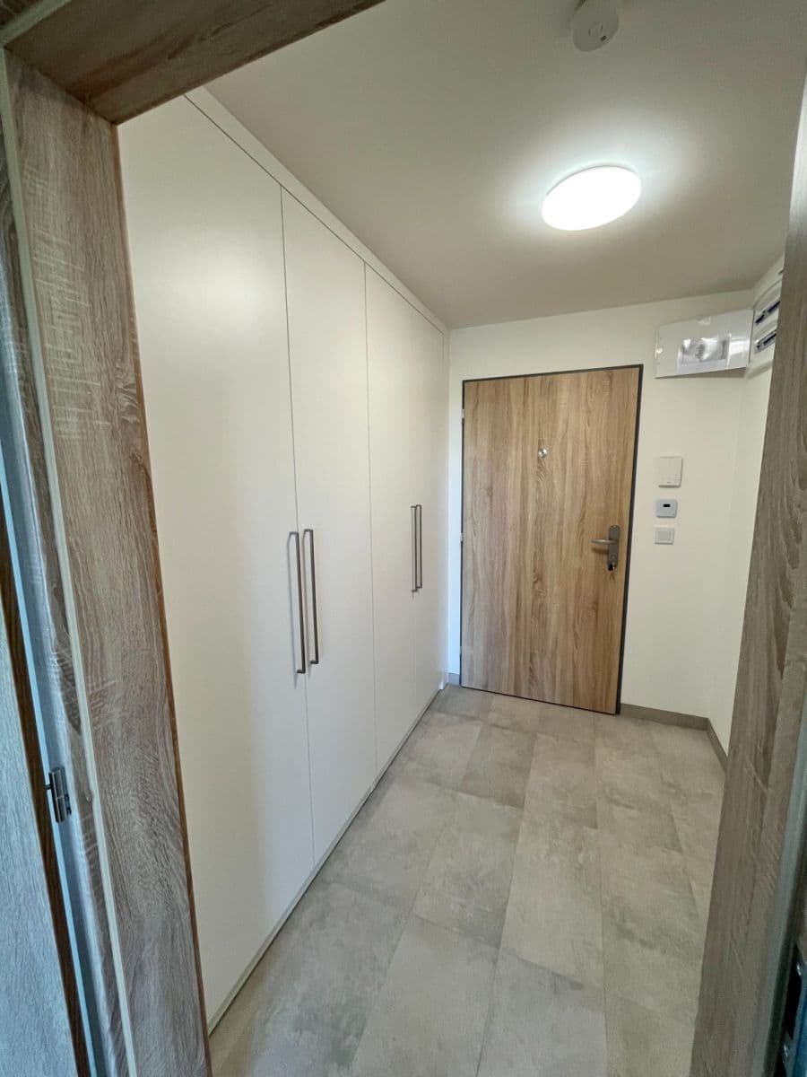 Prenájom bytu 1-izbový 33 m², Strančická, Praha, Praha Prenájom bytu 1-izbový 33 m², Strančická, Praha, Praha