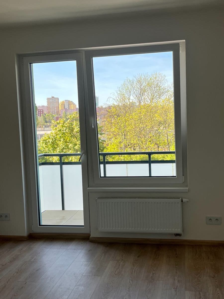Prenájom bytu 1-izbový 33 m², Strančická, Praha, Praha Prenájom bytu 1-izbový 33 m², Strančická, Praha, Praha