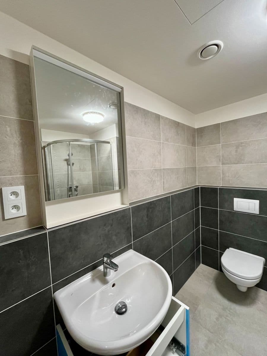 Prenájom bytu 1-izbový 33 m², Strančická, Praha, Praha Prenájom bytu 1-izbový 33 m², Strančická, Praha, Praha