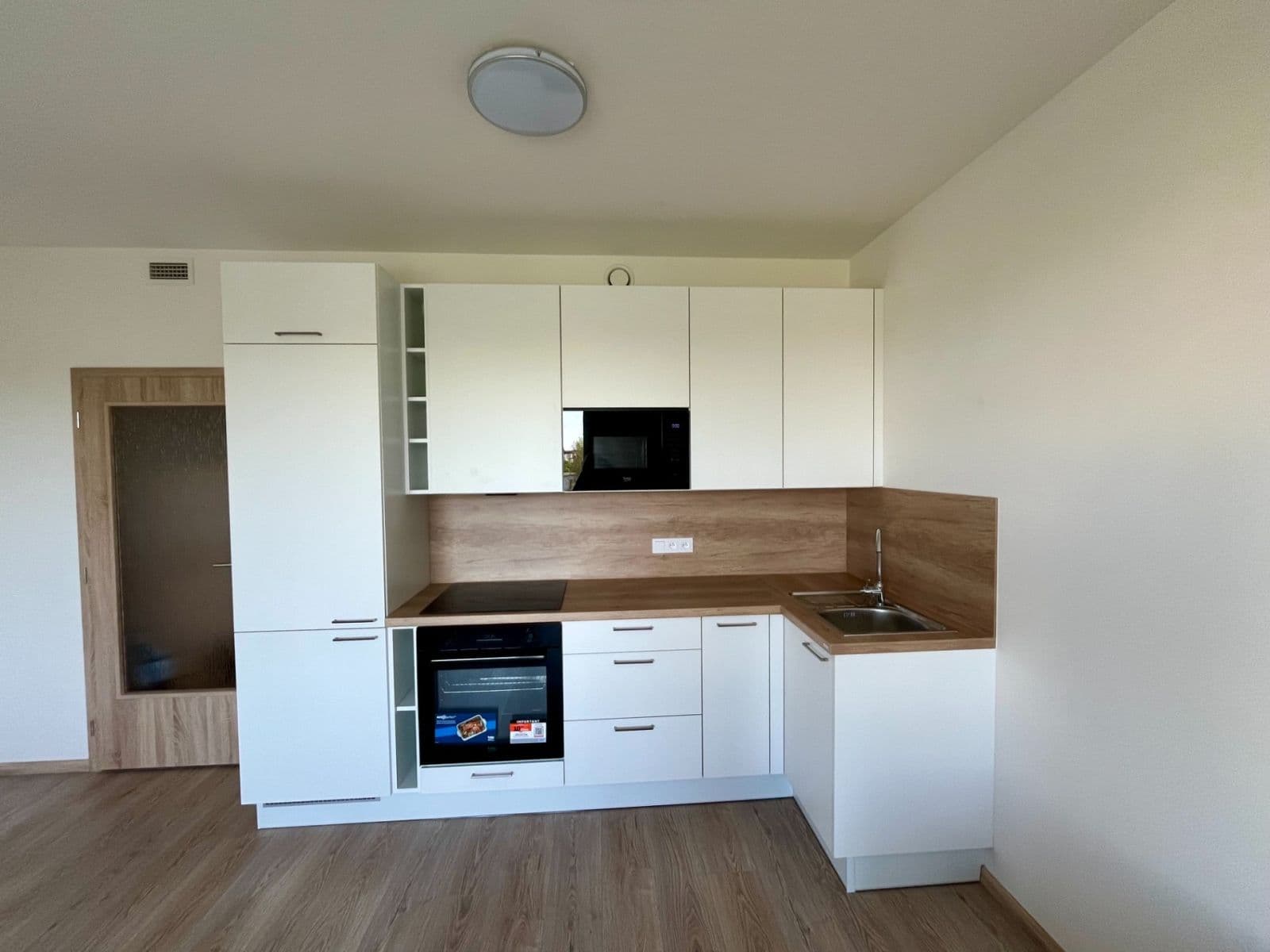 Prenájom bytu 1-izbový 33 m², Strančická, Praha, Praha Prenájom bytu 1-izbový 33 m², Strančická, Praha, Praha