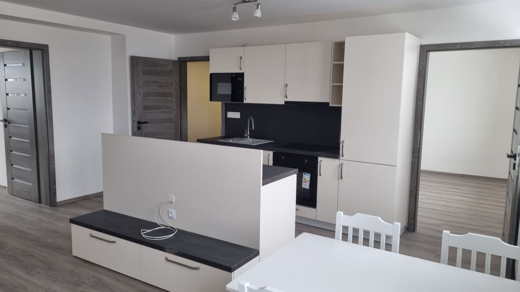 Prenájom bytu 3-izbový 77 m², Vendolí, Pardubický kraj Prenájom bytu 3-izbový 77 m², Vendolí, Pardubický kraj