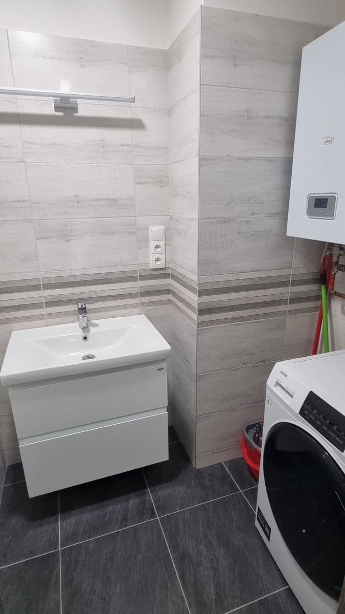 Prenájom bytu 3-izbový 77 m², Vendolí, Pardubický kraj Prenájom bytu 3-izbový 77 m², Vendolí, Pardubický kraj