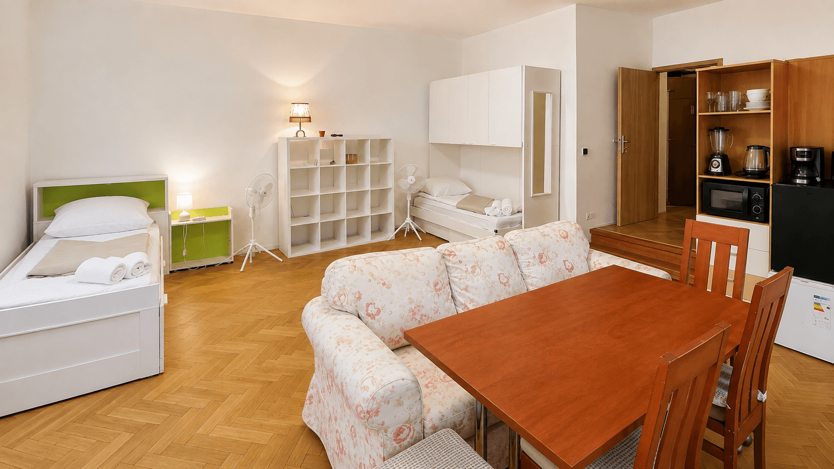 Prenájom bytu 38 m², Filmařská, Praha, Praha Prenájom bytu 38 m², Filmařská, Praha, Praha