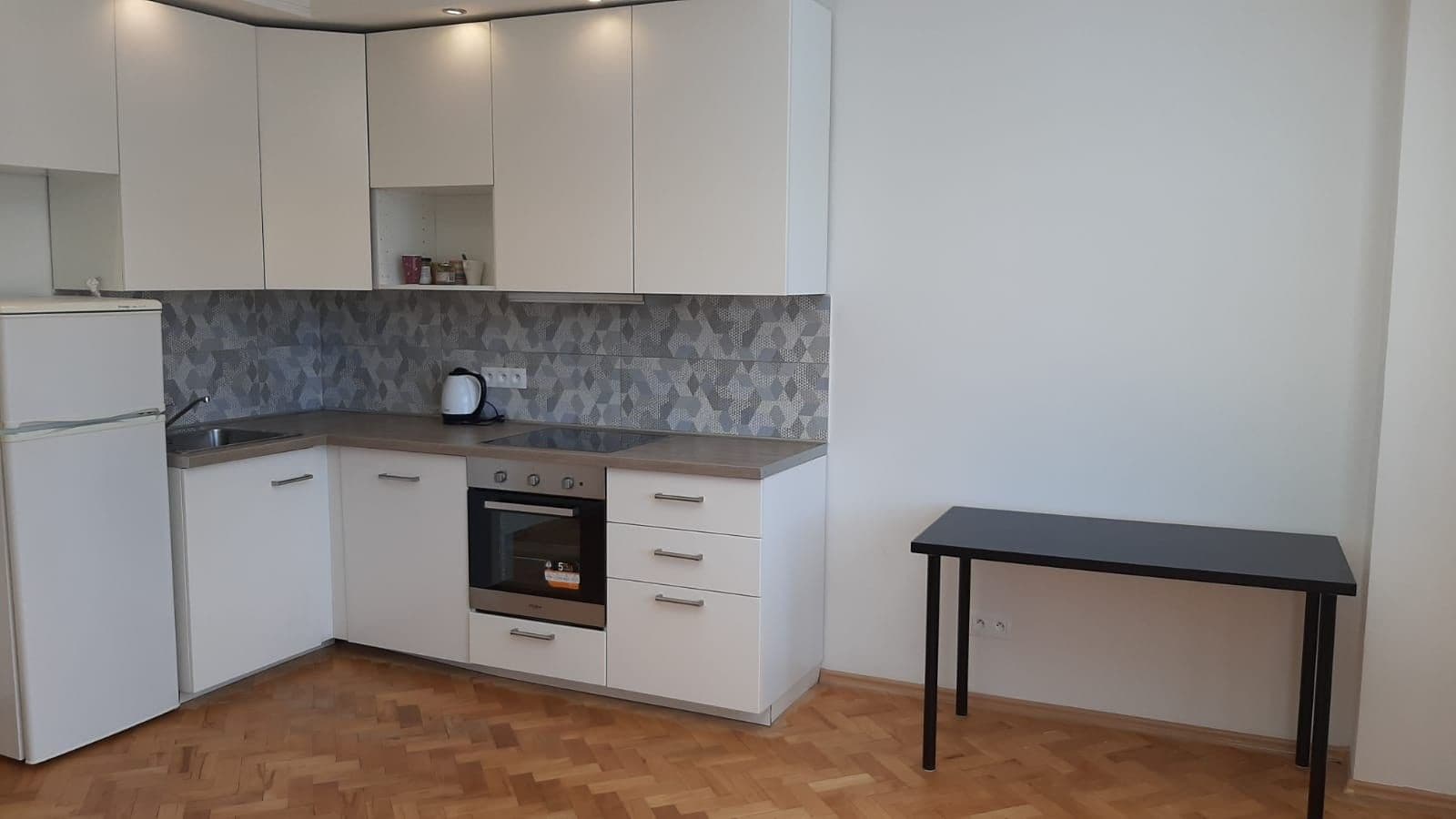 Prenájom bytu 3-izbový 85 m², U Stojanu, Praha, Praha Prenájom bytu 3-izbový 85 m², U Stojanu, Praha, Praha