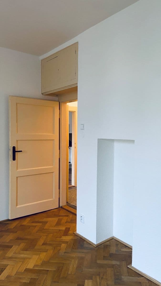 Prenájom bytu 2-izbový 50 m², Komunardů, Praha, Praha Prenájom bytu 2-izbový 50 m², Komunardů, Praha, Praha
