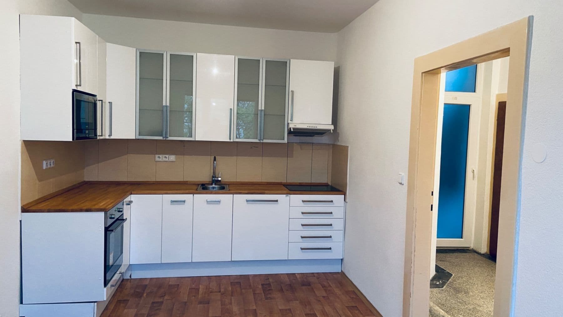 Prenájom bytu 2-izbový 50 m², Komunardů, Praha, Praha Prenájom bytu 2-izbový 50 m², Komunardů, Praha, Praha