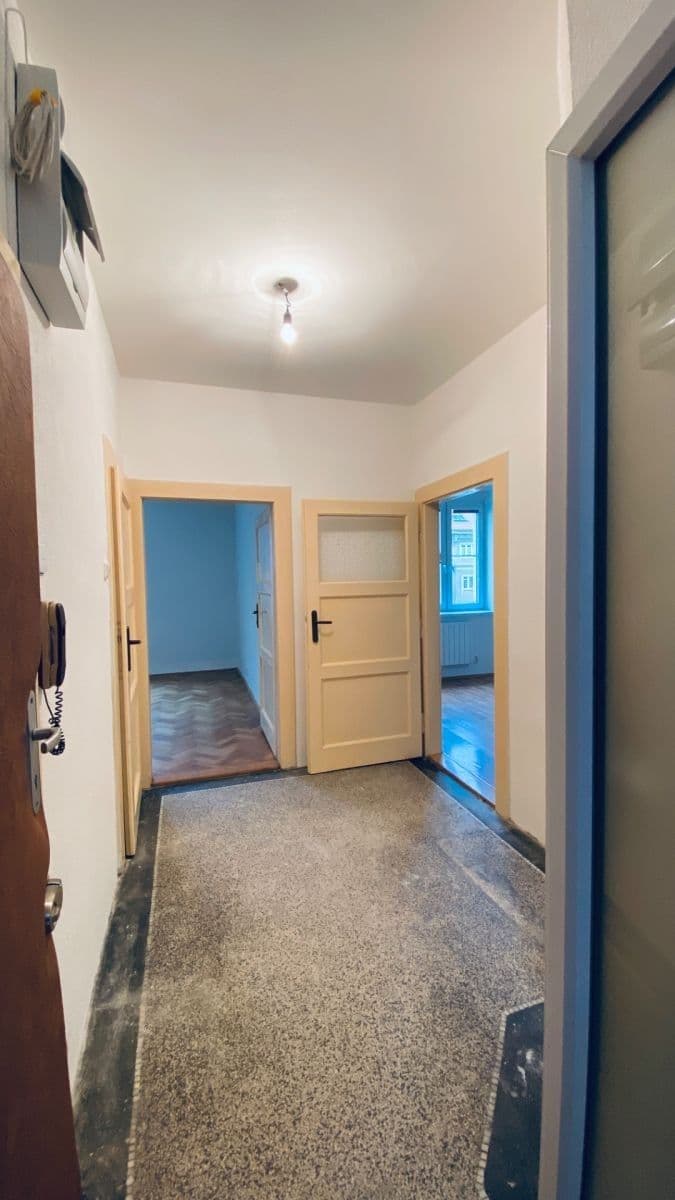 Prenájom bytu 2-izbový 50 m², Komunardů, Praha, Praha Prenájom bytu 2-izbový 50 m², Komunardů, Praha, Praha
