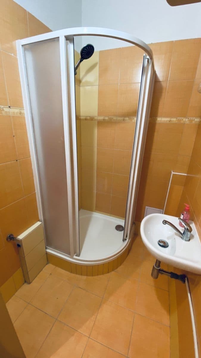 Prenájom bytu 2-izbový 50 m², Komunardů, Praha, Praha Prenájom bytu 2-izbový 50 m², Komunardů, Praha, Praha