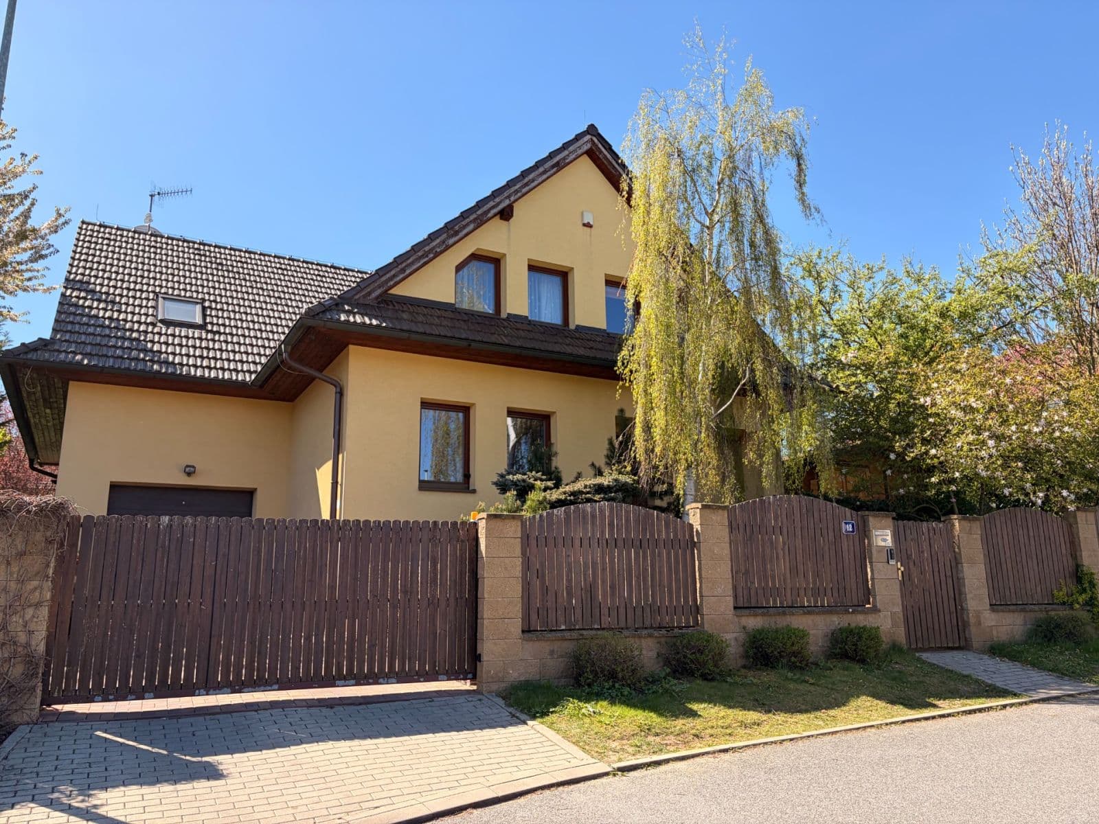 Prenájom domu 300 m², pozemek 1.400 m², Pod Ovčínem, Praha, Praha Prenájom domu 300 m², pozemek 1.400 m², Pod Ovčínem, Praha, Praha