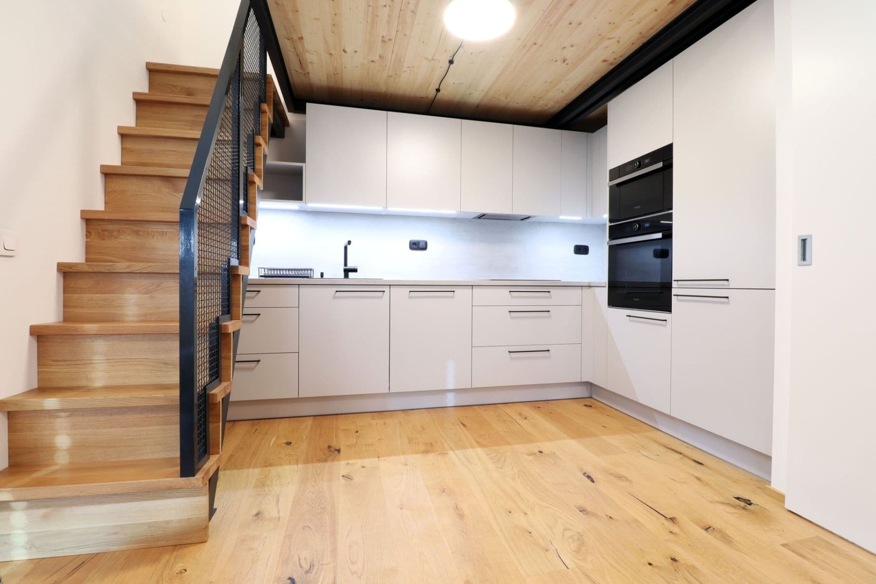 Prenájom bytu 2-izbový 55 m², Naskové, Praha, Praha Prenájom bytu 2-izbový 55 m², Naskové, Praha, Praha
