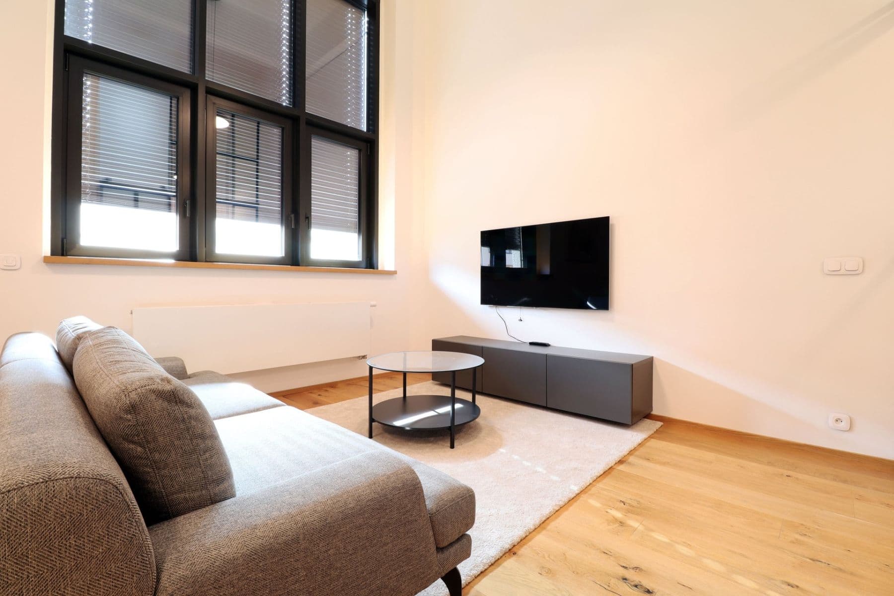 Prenájom bytu 2-izbový 55 m², Naskové, Praha, Praha Prenájom bytu 2-izbový 55 m², Naskové, Praha, Praha