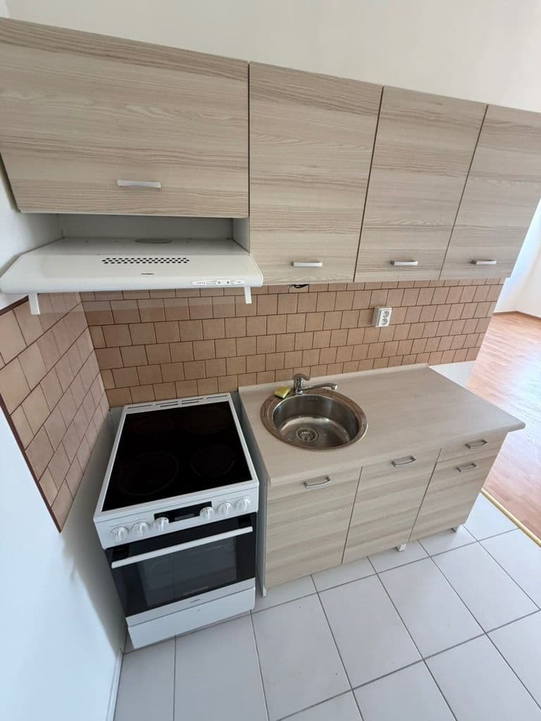 Prenájom bytu 1-izbový 32 m², Unčínská, Teplice, Ústecký kraj Prenájom bytu 1-izbový 32 m², Unčínská, Teplice, Ústecký kraj