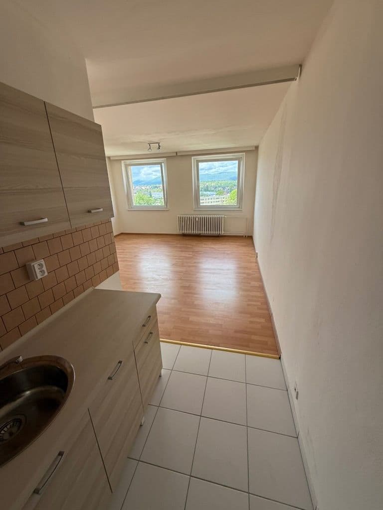 Prenájom bytu 1-izbový 32 m², Unčínská, Teplice, Ústecký kraj Prenájom bytu 1-izbový 32 m², Unčínská, Teplice, Ústecký kraj