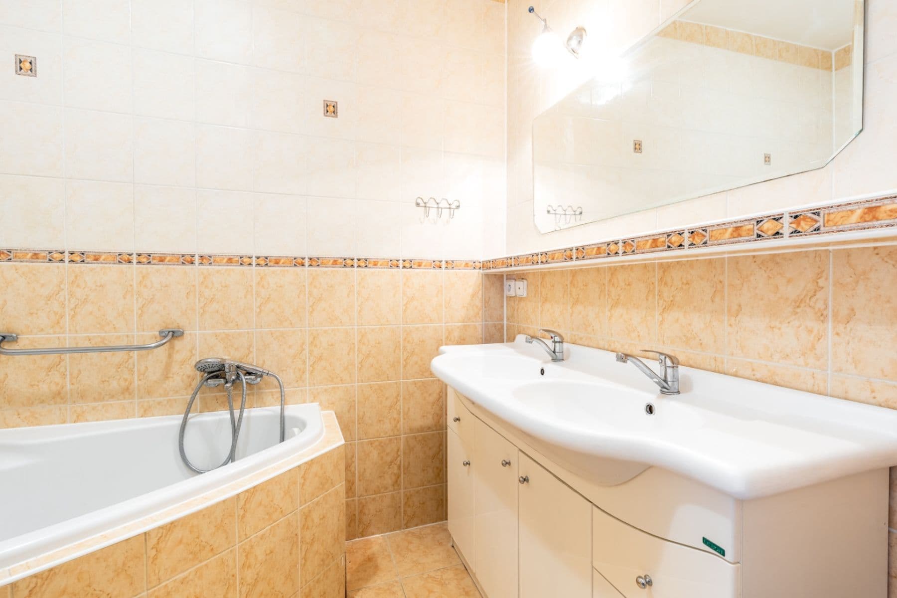 Predaj bytu 3-izbový 76 m², Jungmannova, Olomouc, Olomoucký kraj Predaj bytu 3-izbový 76 m², Jungmannova, Olomouc, Olomoucký kraj