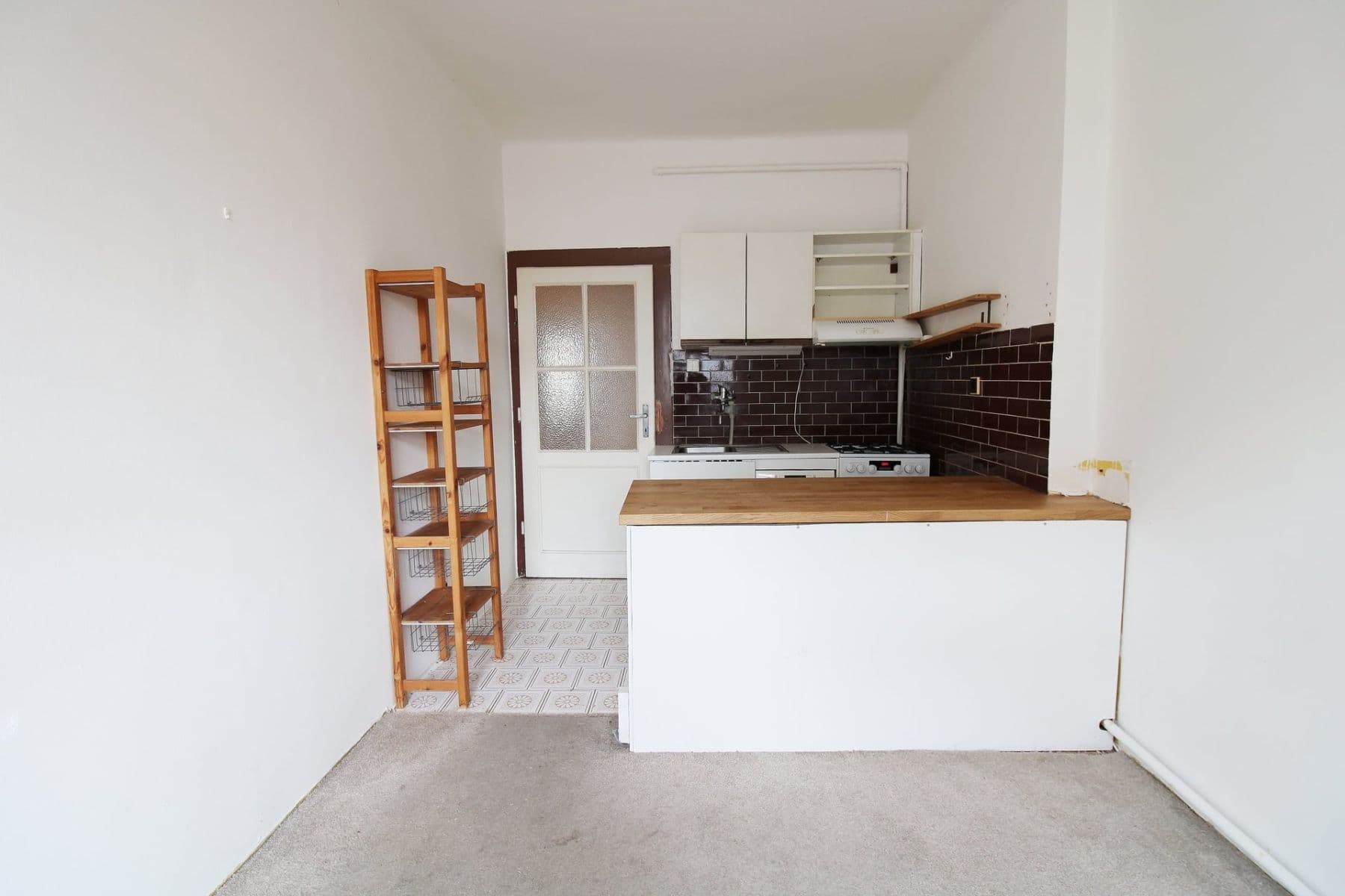 Prenájom bytu 1-izbový 41 m², Ruská, Praha, Praha Prenájom bytu 1-izbový 41 m², Ruská, Praha, Praha