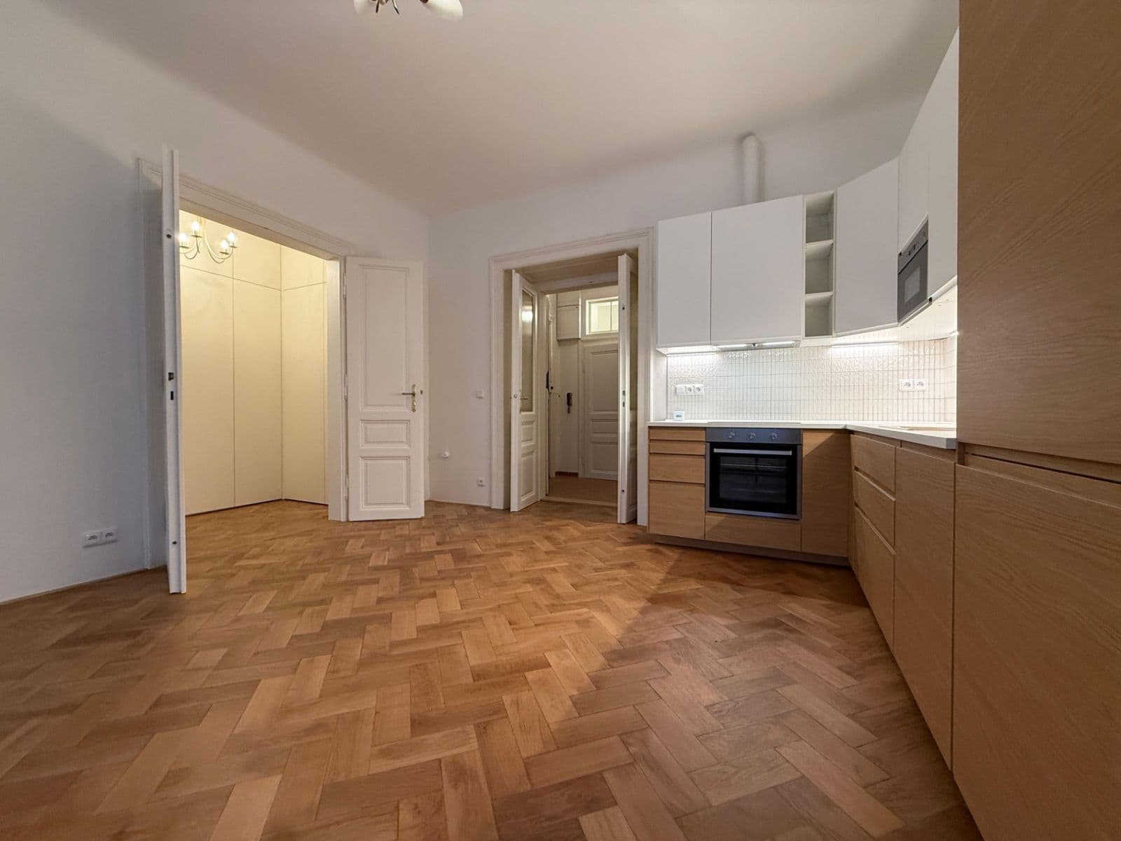 Prenájom bytu 4-izbový 85 m², Záhořanského, Praha, Praha Prenájom bytu 4-izbový 85 m², Záhořanského, Praha, Praha