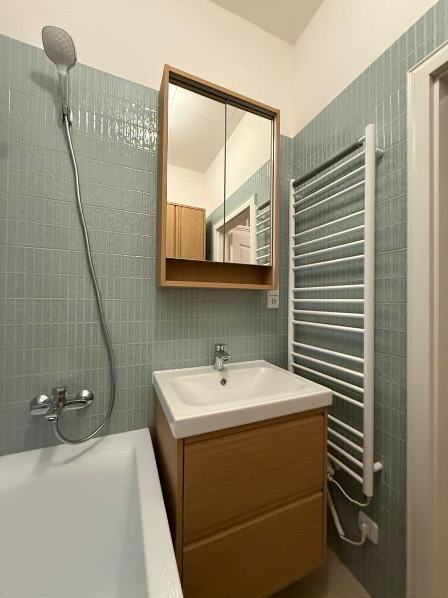 Prenájom bytu 4-izbový 85 m², Záhořanského, Praha, Praha Prenájom bytu 4-izbový 85 m², Záhořanského, Praha, Praha
