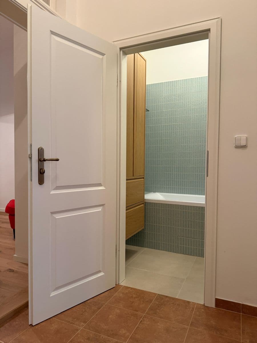 Prenájom bytu 4-izbový 85 m², Záhořanského, Praha, Praha Prenájom bytu 4-izbový 85 m², Záhořanského, Praha, Praha